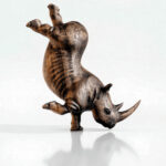 مجسمه دست‌ساز کرگدن طرح رقص